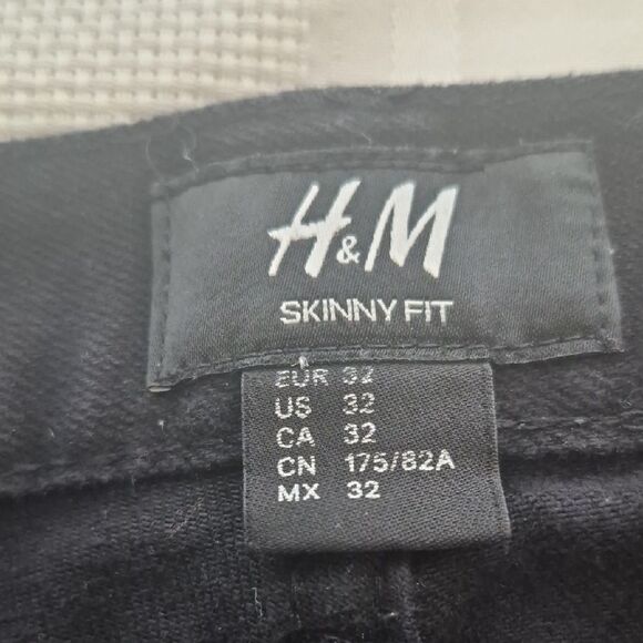 H&M Men Black Slim Fit Pants - Picture 7 of 16